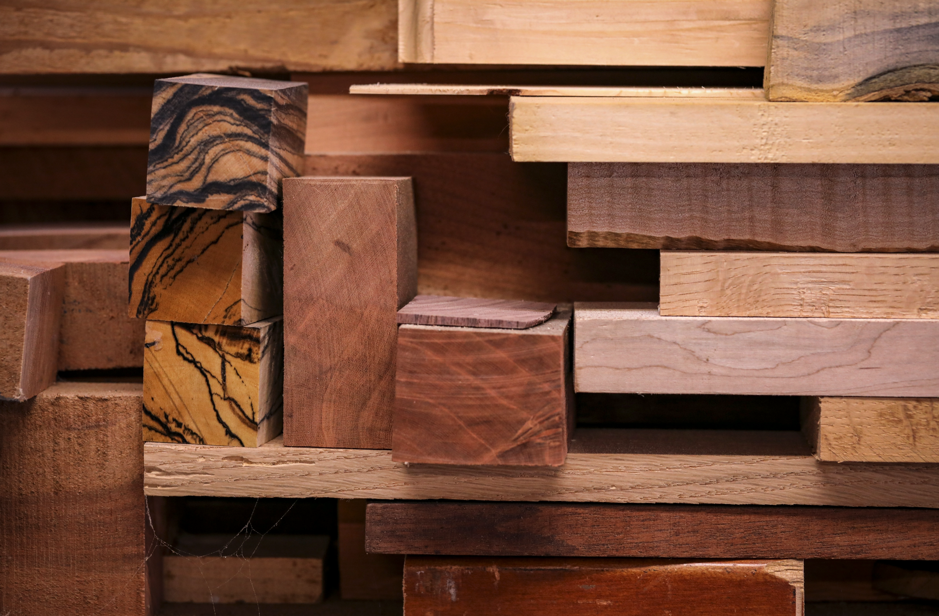 Arredamento in legno massiccio